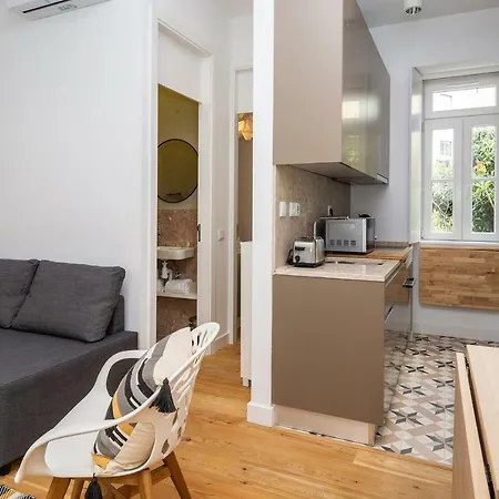 Zen One-bedroom Flat In Gorgeous Lane Appartamento Lisbona